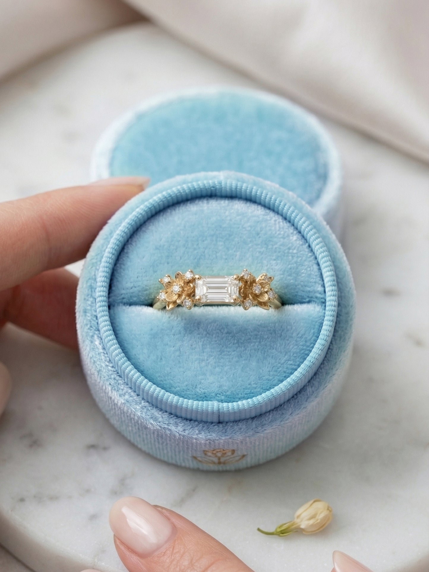 14K Gold Diamond Flowers Ring