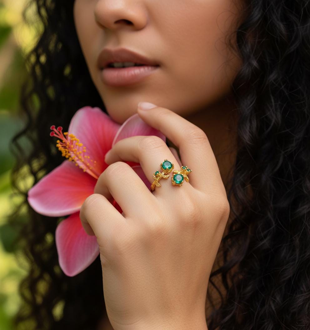 14–18K Solid Gold Emerald Ring, close-up detail