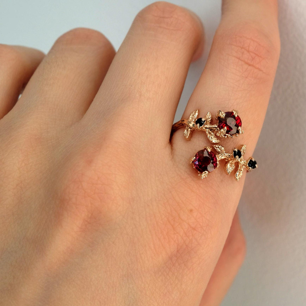 14–18K Solid Gold Garnet Ring, setting detail