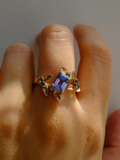 14K Solid Gold Alexandrite Ring, close-up detail