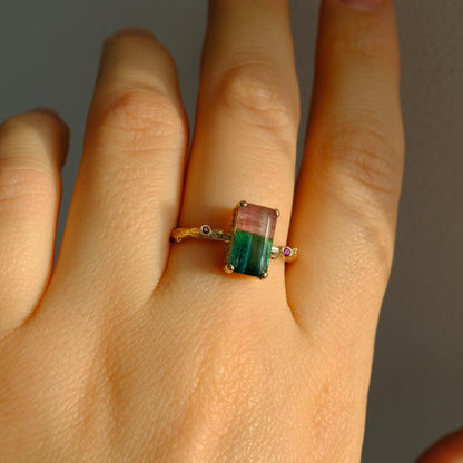14K Solid Gold Bicolor Tourmaline Ring, texture close-up