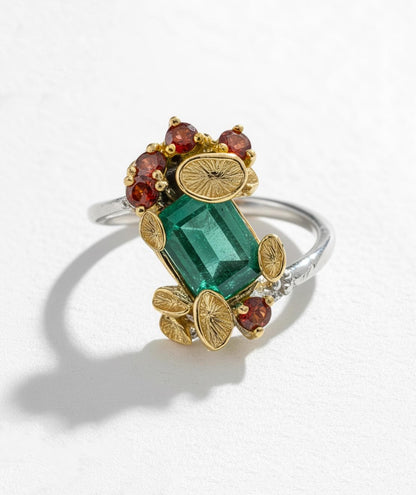 14K Solid Gold Emerald Ring, close-up detail