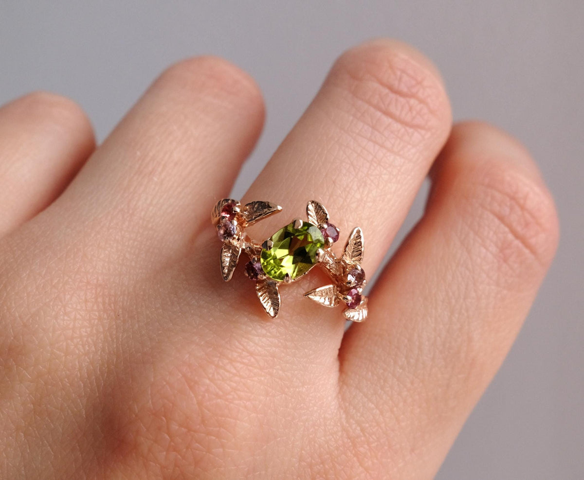 14K Solid Gold Green Peridot Spinel Ring, close-up detail
