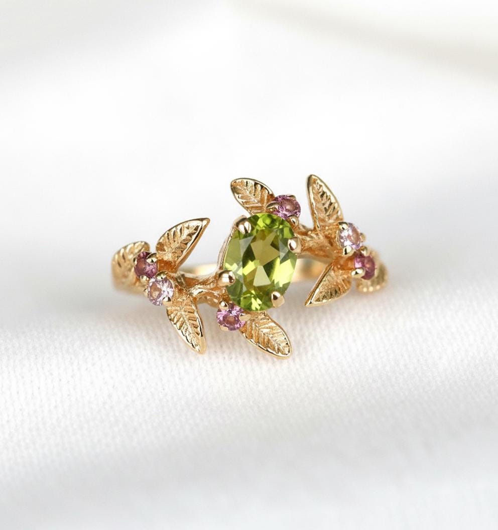 14K Solid Gold Green Peridot Spinel Ring, setting detail
