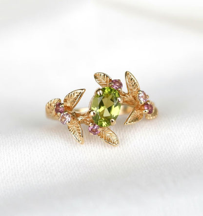 14K Solid Gold Green Peridot Spinel Ring, setting detail