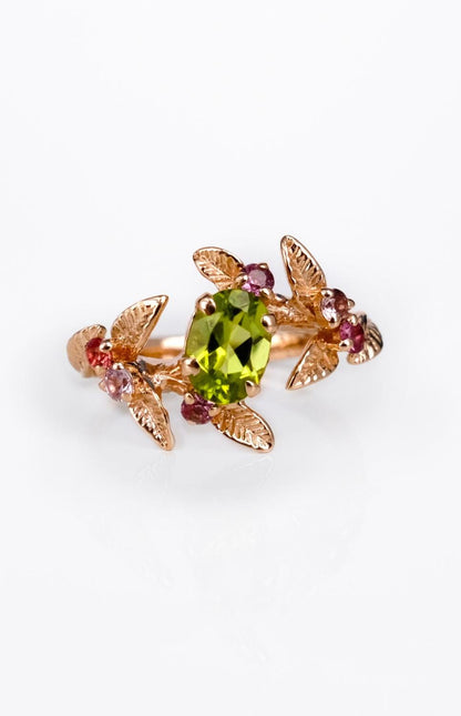 14K Solid Gold Green Peridot Spinel Ring, band detail