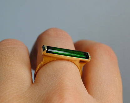 14K Solid Gold Green Tourmaline Ring, band detail