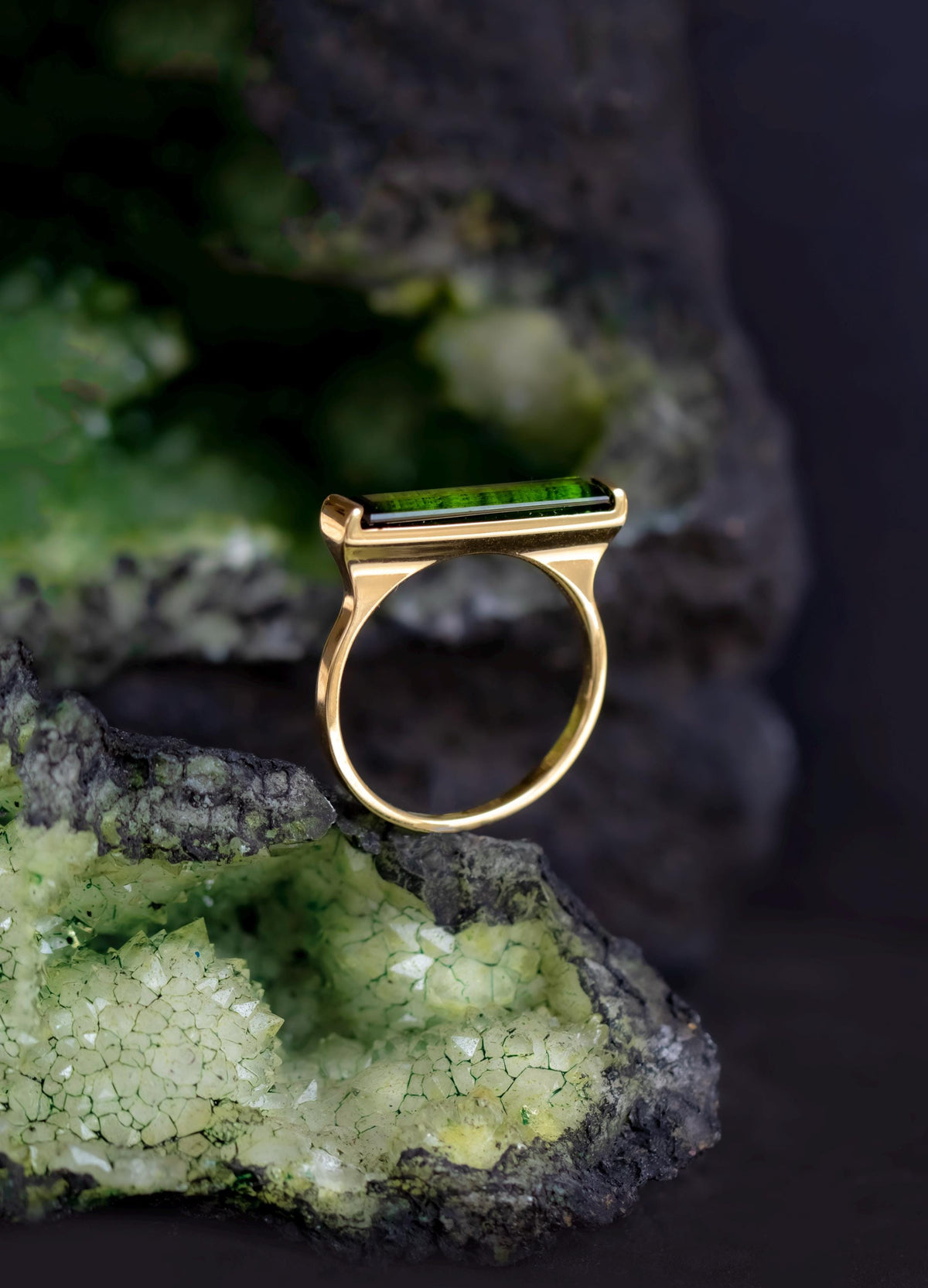 14K Solid Gold Green Tourmaline Ring, setting detail