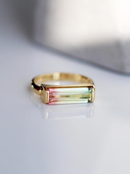 14K Solid Gold Long Bar Bi-Color Tourmaline Ring, texture close-up