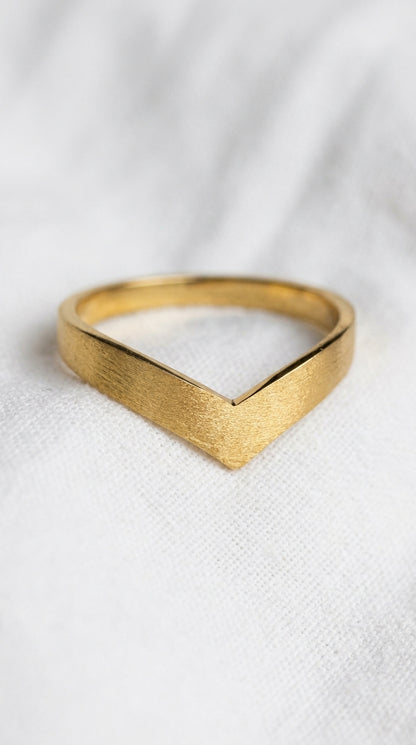 18K solid gold chevron v shape brushed ring