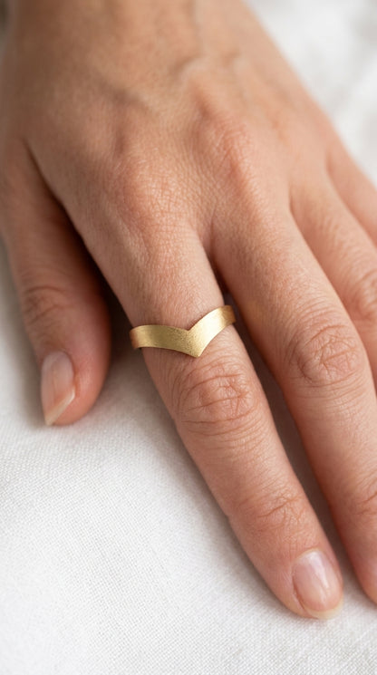 18K solid gold chevron v shape brushed ring