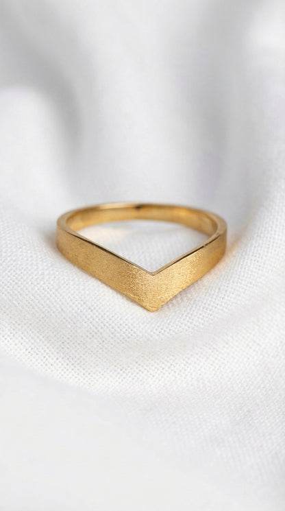 18K solid gold chevron v shape brushed ring