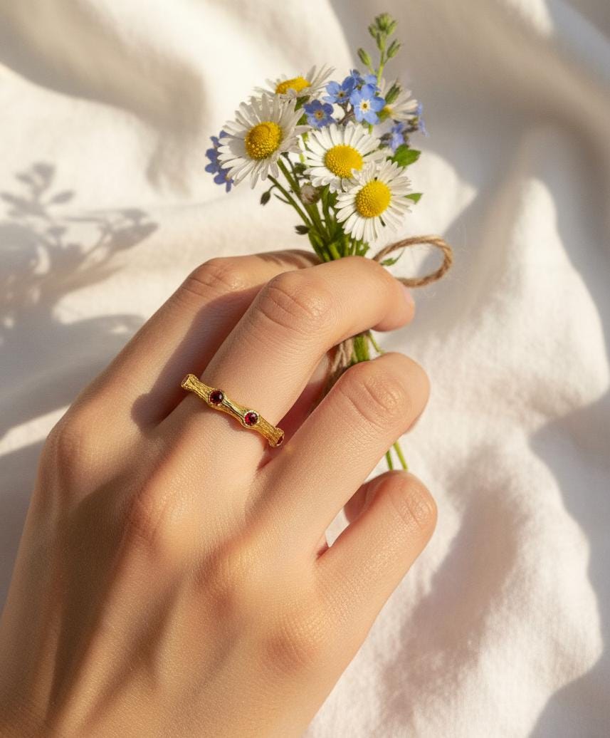 14K Solid Gold Wedding Band Ring, setting detail