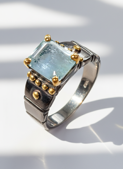 925 Sterling Silver Blue Aquamarine Ring, texture close-up