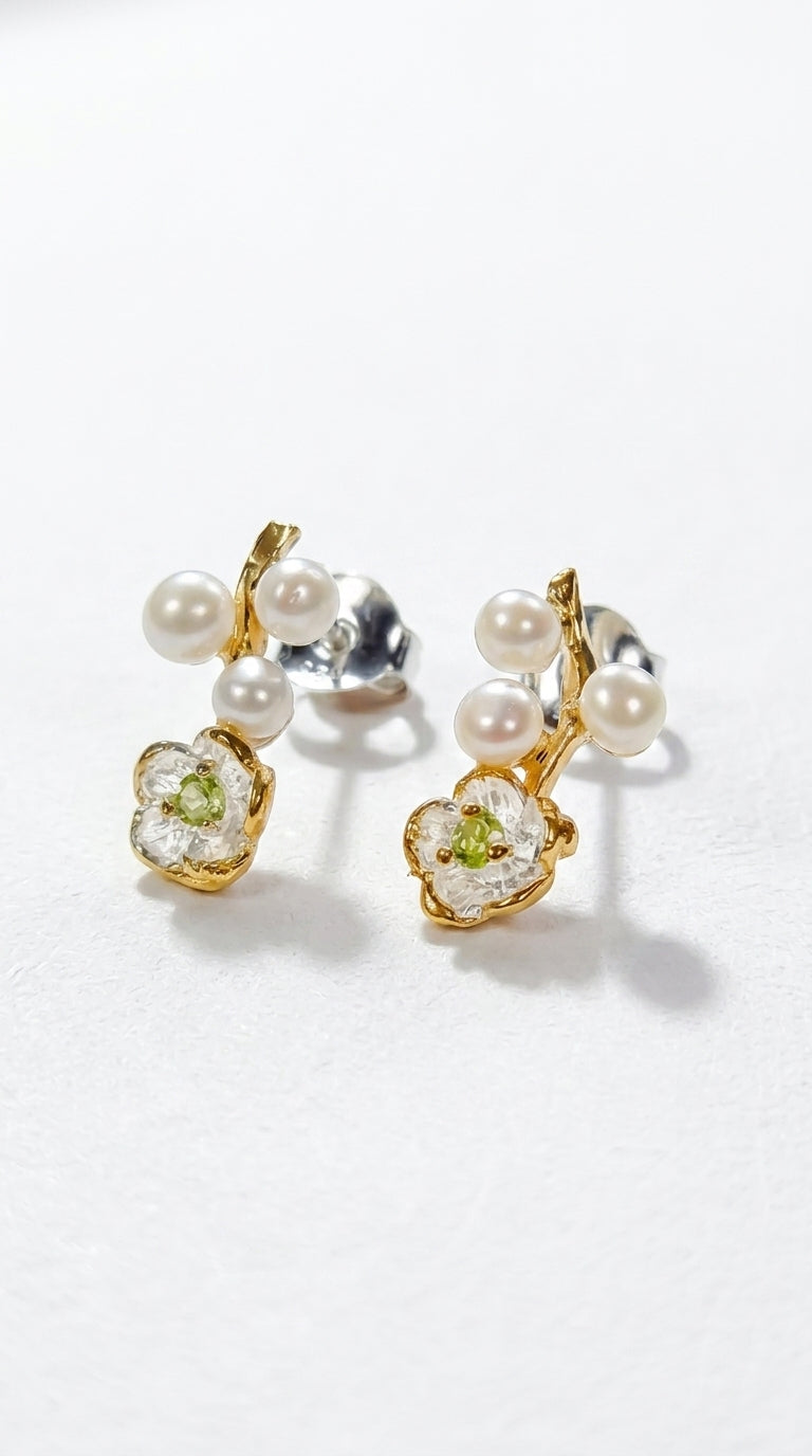 925 Silver Pearl Flower Earrings, close-up detail