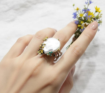925 Sterling Silver Baroque Pearl Ring, close-up detail