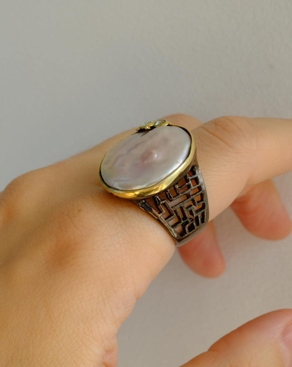 925 Sterling Silver Baroque Pearl Ring, band detail