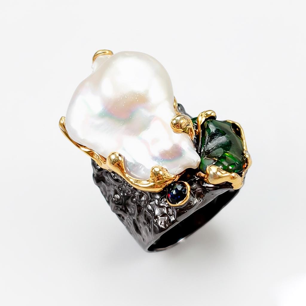 925 Sterling Silver Baroque Pearl Ring, texture close-up