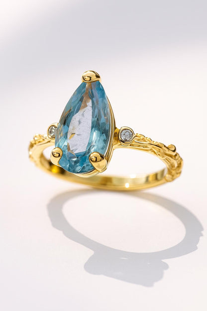 925 Sterling Silver Blue Kyanite Ring, close-up detail