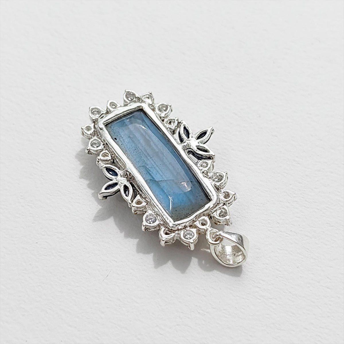 925 Sterling Silver Blue Labradorite Necklace, pendant detail