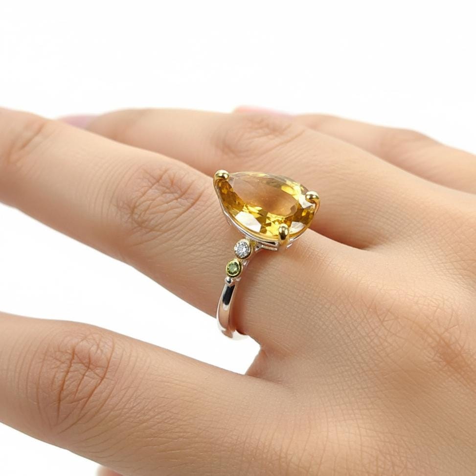 925 Sterling Silver Citrine Quartz Ring, close-up detail