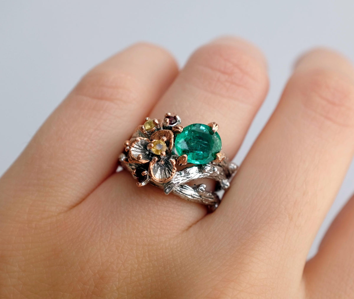 925 Sterling Silver Emerald Ring, close-up detail