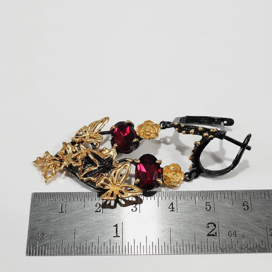 925 Sterling Silver Red Garnet Earrings, stone or metal detail