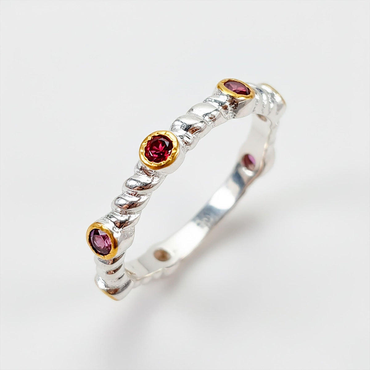 925 Sterling Silver Garnet Ring, setting detail