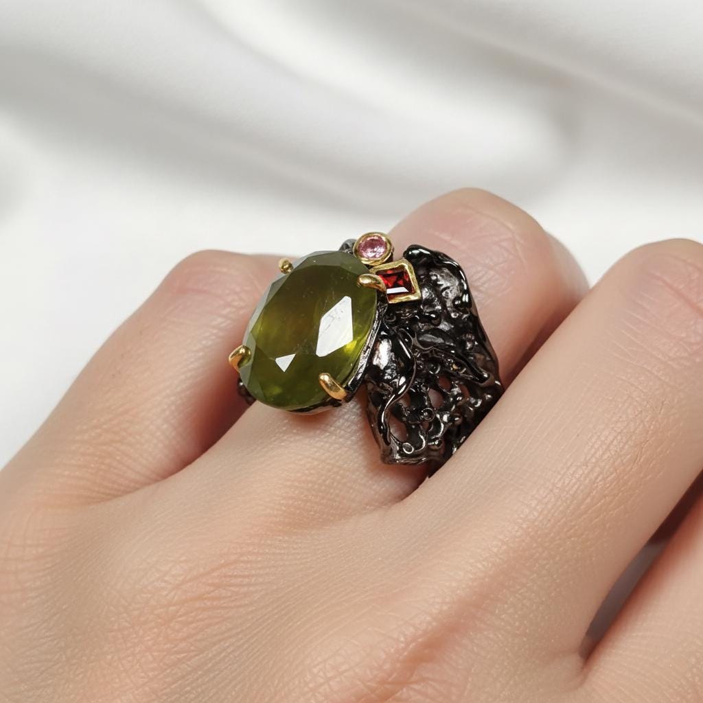 925 Sterling Silver Green Sapphire Ring, close-up detail