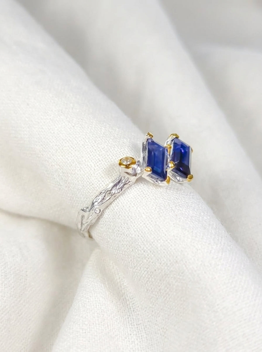 925 Sterling Silver Blue Iolite Ring, texture close-up