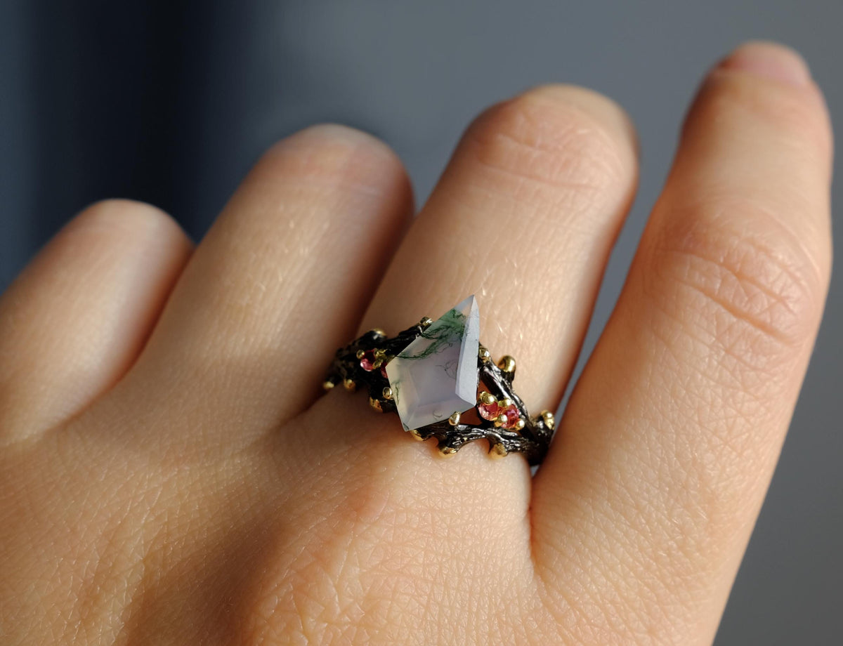 925 Sterling Silver Moss Agate Kite Ring, close-up detail