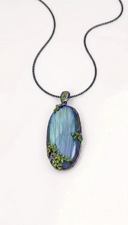 925 Sterling Silver Labradorite Necklace, texture close-up