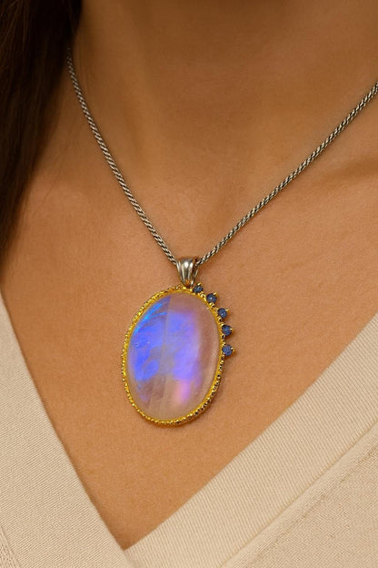 925 Sterling Silver Moonstone Necklace, close-up detail