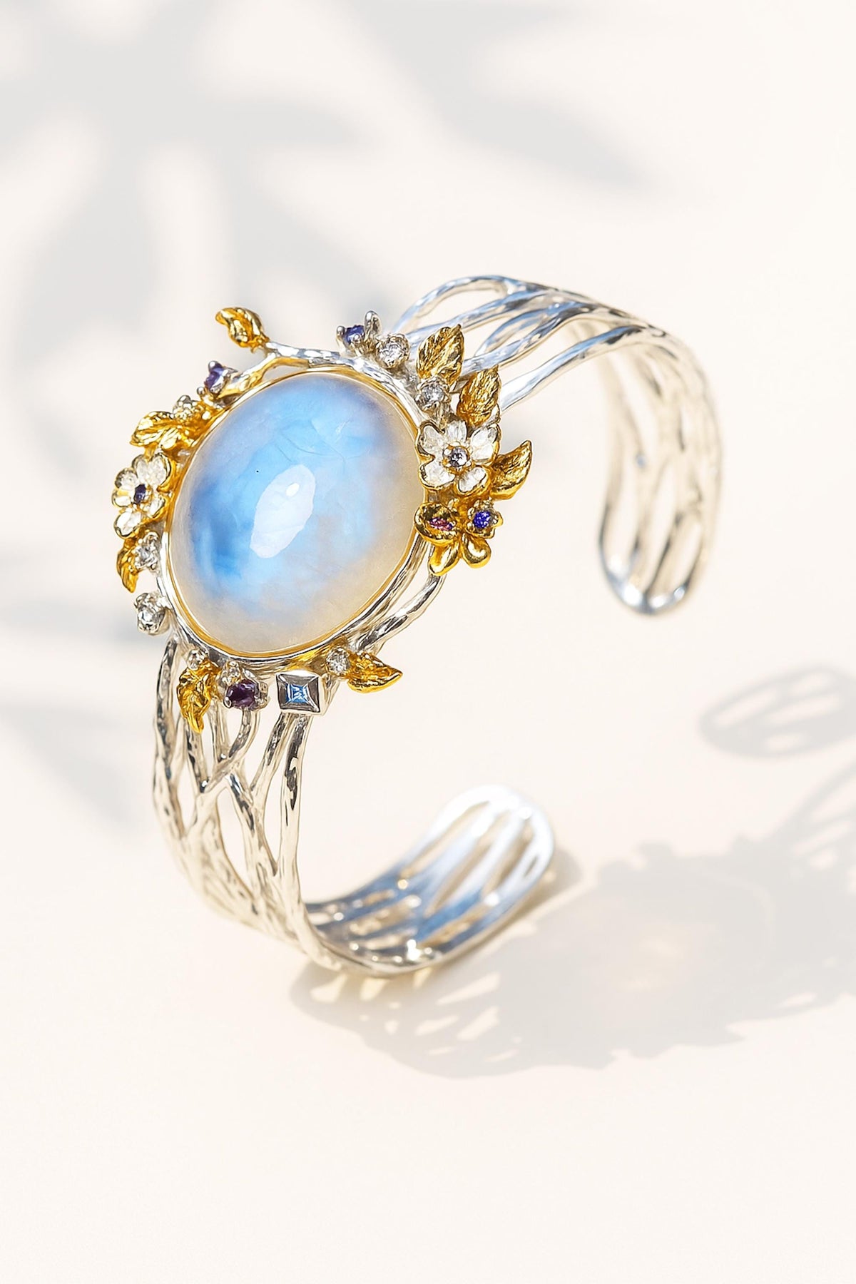 925 Sterling Silver Moonstone Bracelet, texture close-up