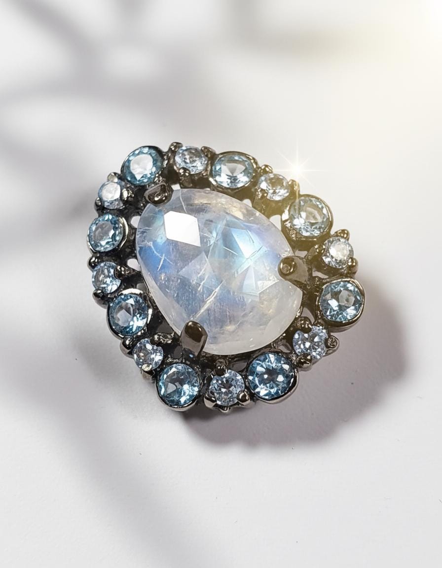 925 Sterling Silver Moonstone Ring, setting detail