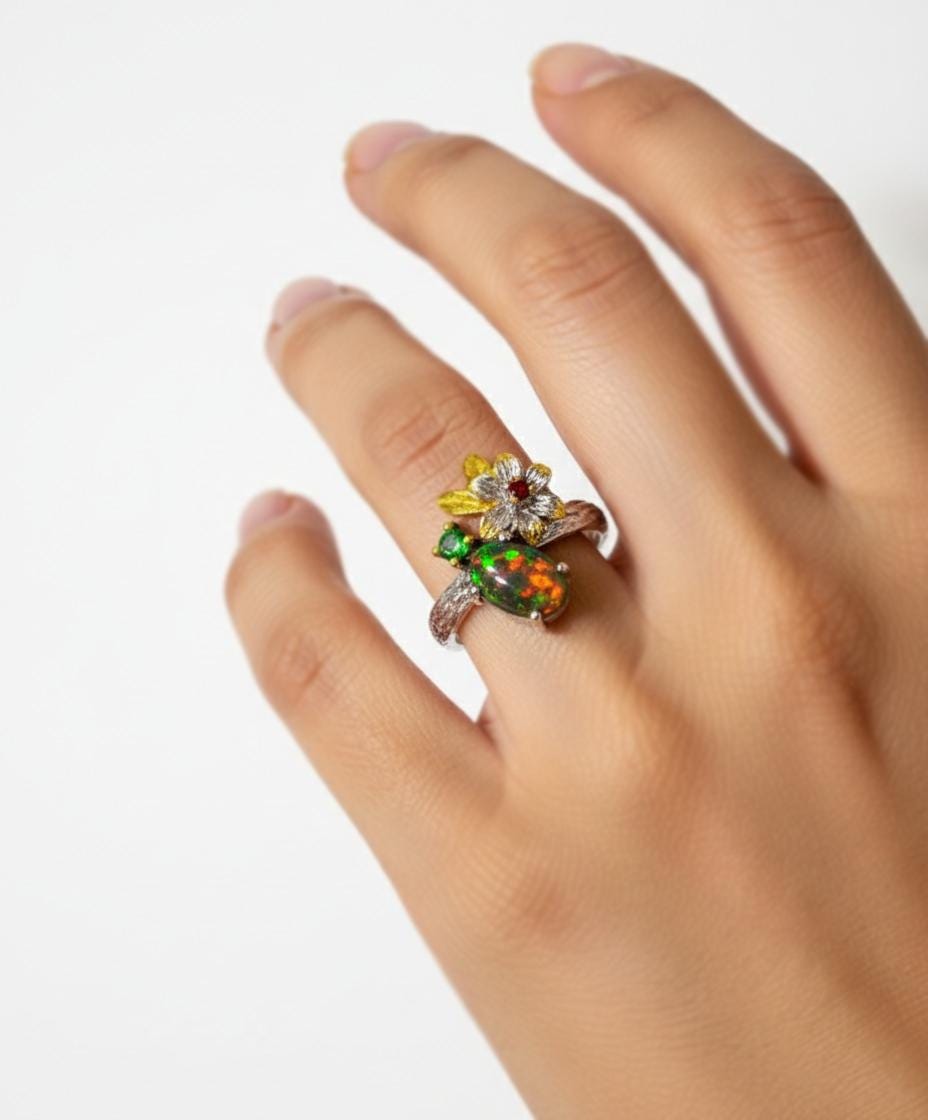 925 Sterling Silver Opal Ring, close-up detail