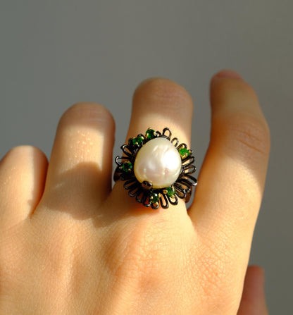 925 Sterling Silver Pearl Flower Ring, texture close-up