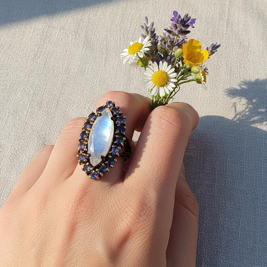 925 Sterling Silver Rainbow Moonstone Ring, close-up detail