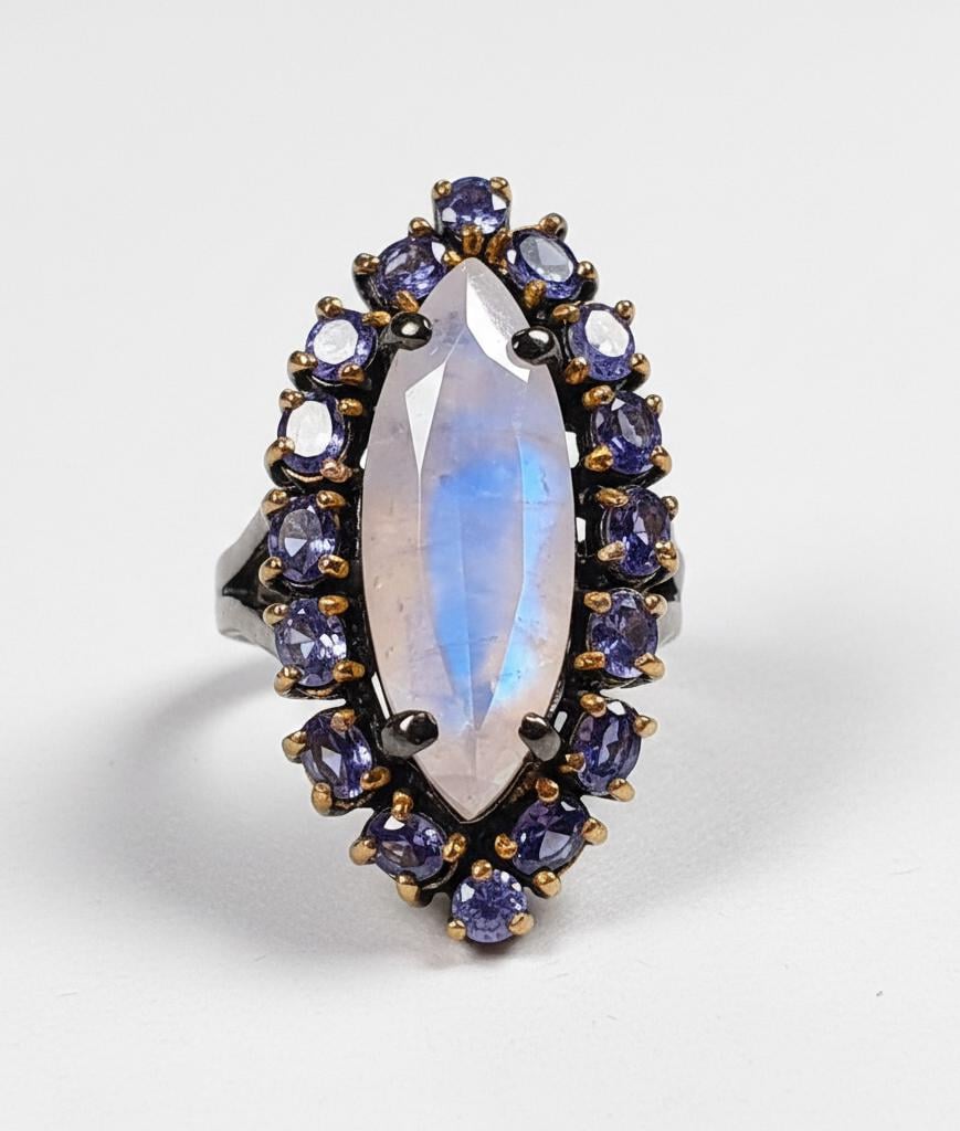 925 Sterling Silver Rainbow Moonstone Ring, setting detail