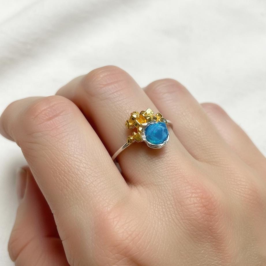 925 Sterling Silver Raw Apatite Ring, close-up detail