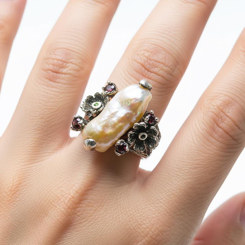 925 Sterling Silver Freshwater Pearl Ring, close-up detail