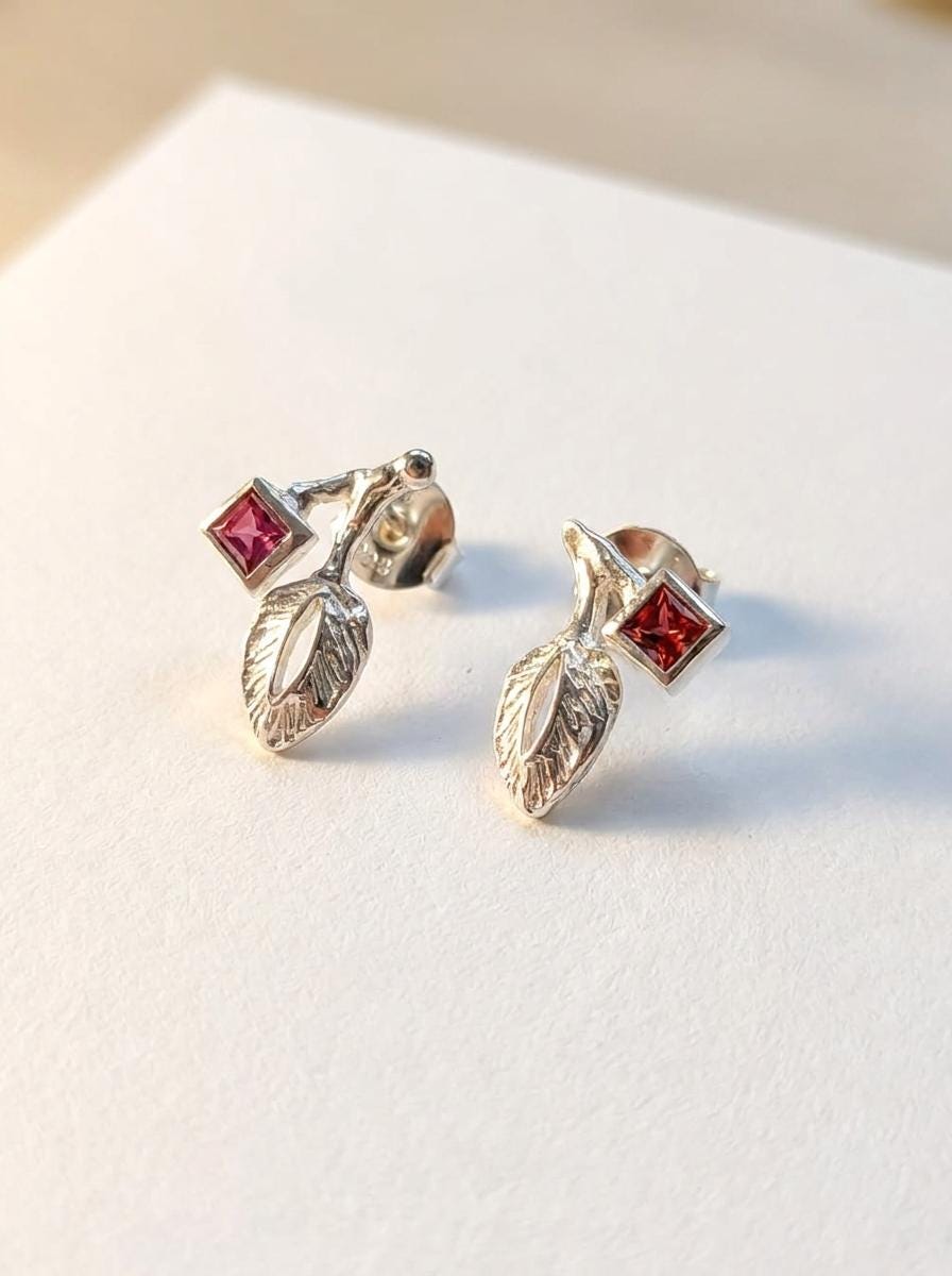 925 silver garnet leaf stud earrings