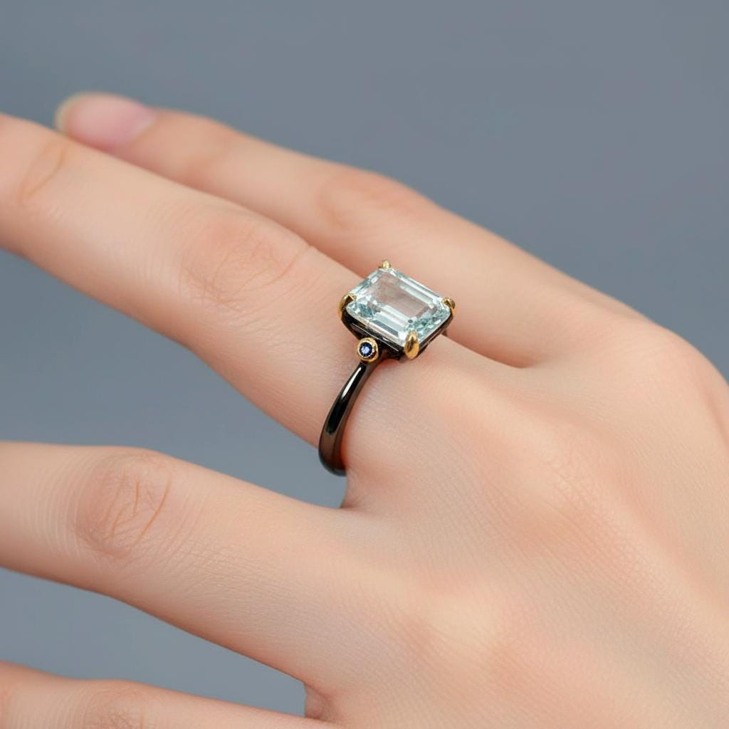 925 Sterling Silver Blue Aquamarine Ring, close-up detail
