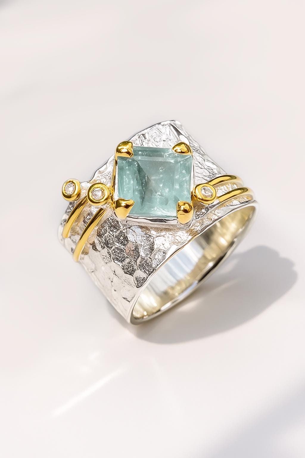 925 Sterling Silver Blue Kyanite Ring, setting detail