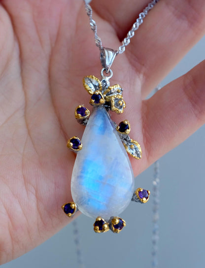 925 Sterling Silver Blue Moonstone Pendant, close-up detail