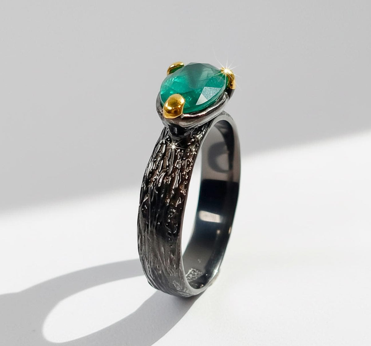 925 Sterling Silver Green Kyanite Ring, setting detail