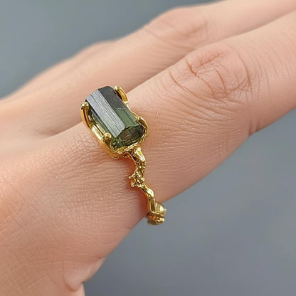 925 Sterling Silver Green Tourmaline Bar Ring, close-up detail