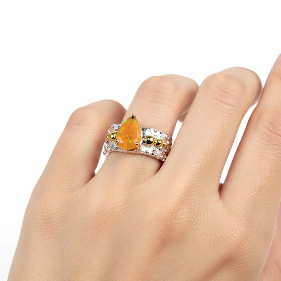 925 Sterling Silver Orange Opal Ring, close-up detail