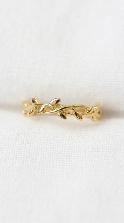 14K Gold Vein Romantic Ring