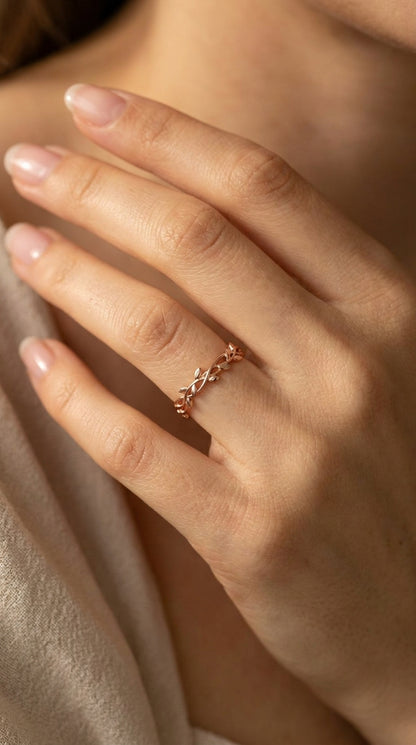 14K Gold Vein Romantic Ring